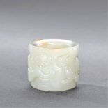 MING DYNASTY (1368-1644) A WHITE JADE CHI DRAGON ARCHER'S RING, BANZHI D 3.4 cm. (1 1/4 in.) 明 白玉「