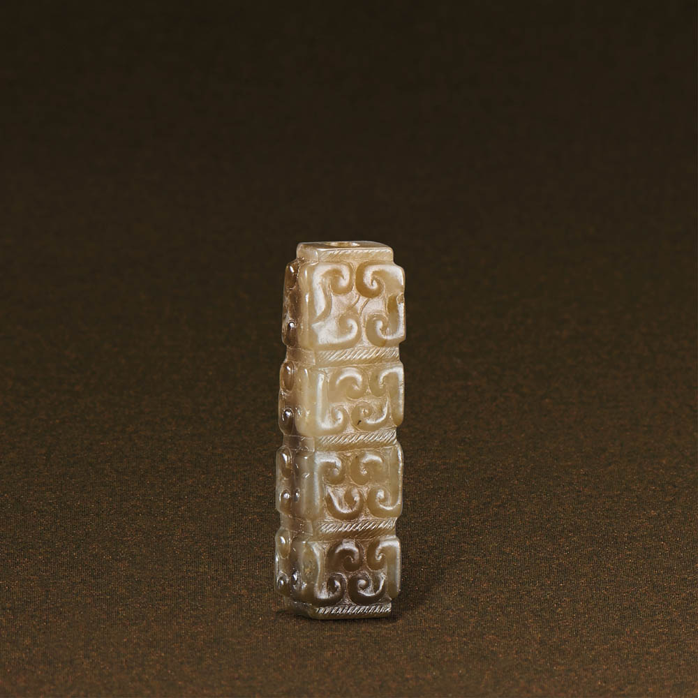 SPRING AND AUTUMN PERIOD (770-476 BC) A WHITE JADE SQUARE-FORM TUBE, LEZI L 3.4 cm. (1 3/8 in.) 春秋