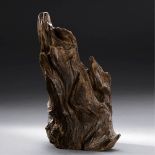 QING DYNASTY (1644-1911) AN ALOESWOOD BOULDER H 22 cm. (8 5/8 in.) 清 沉香山子