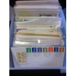 POSTAL HISTORY : Small plastic tub of covers,