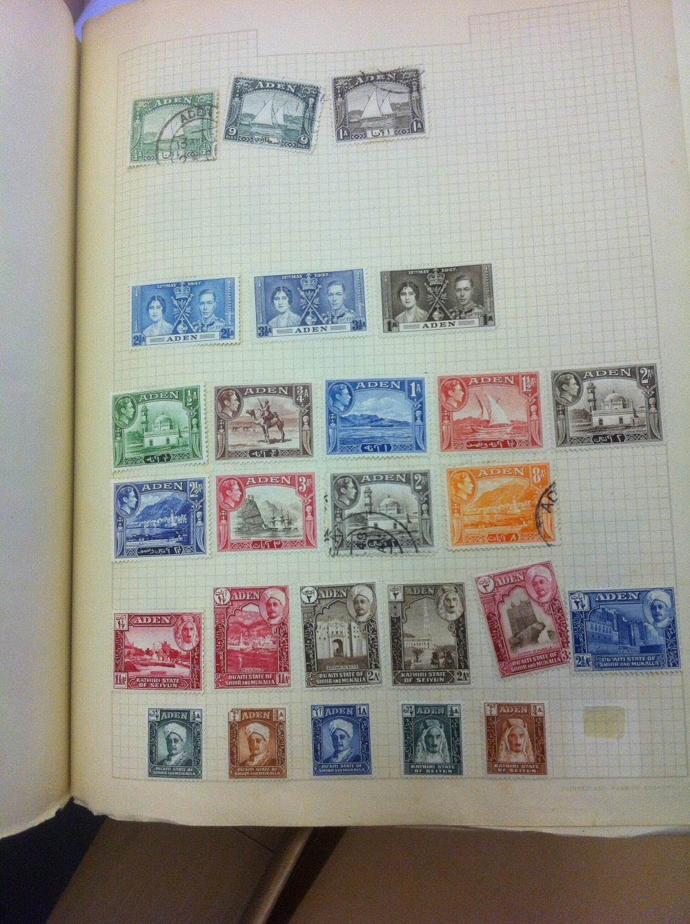 STAMPS :Three all world albums plus album pages, a pretty good mix of stamps including some sets, - Image 6 of 9