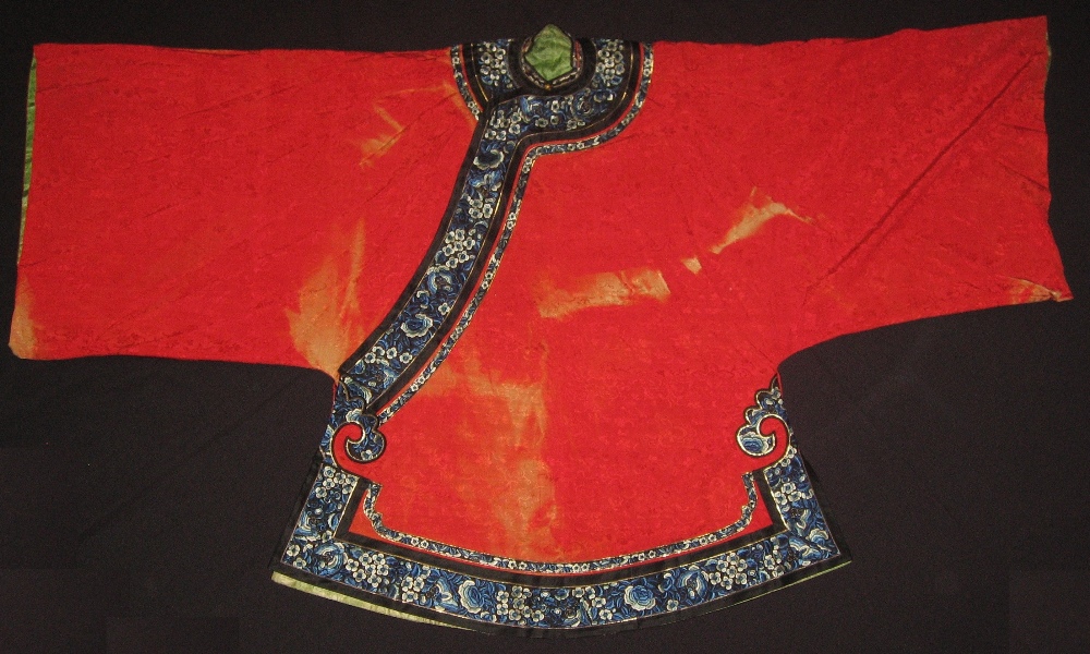 A CHINESE SILK LADY'S WEDDING ROBE AND SKIRT, MID 19TH CENTURY brocade silk robe, with embroidered