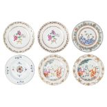 SIX CHINESE EXPORT PLATES, 17TH/18TH CENTURY comprising: two famille rose plates decorated with