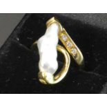18ct Yellow Gold Keshi Pearl RingAn abstract handcrafted yellow gold ring set withapproximately