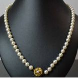 18ct Vintage Cultured Pearl NecklaceA single strand of knotted cultured pearls, matinee length