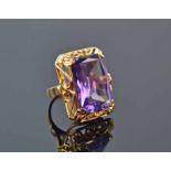 14ct Vintage Alexandrite Yellow Gold RingA large synthetic Alexandrite 21.75cts purple to