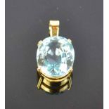 18ct Aquamarine PendantA blue green Aquamarine approximately 9.5ctsfour claw set in 18ct Yellow