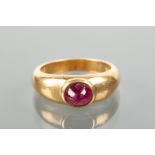 LATE TWENTIETH CENTURY RUBY RING set with a single oval cabochon cut ruby approximately 7.2mm