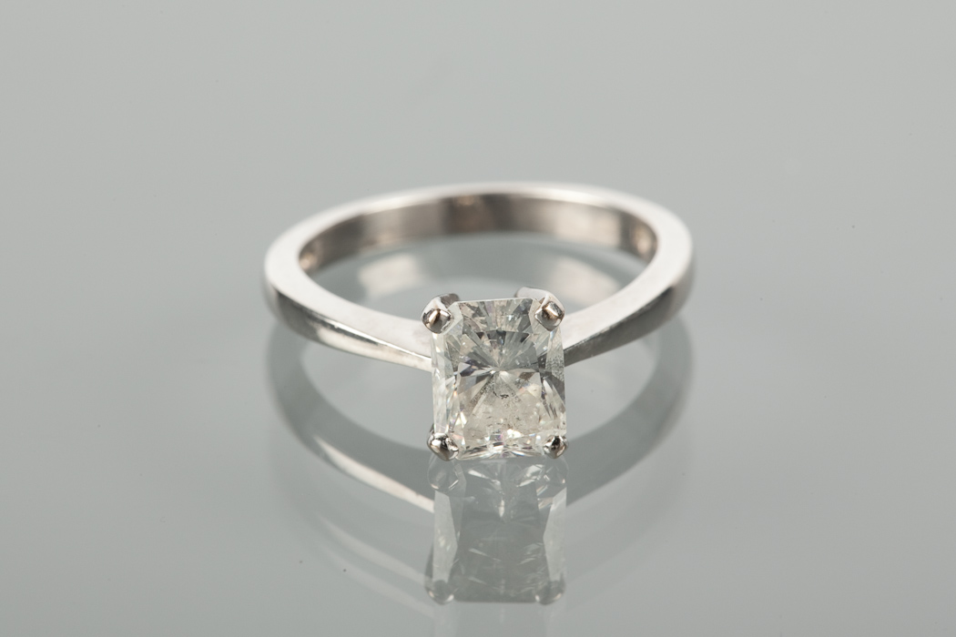 DIAMOND SOLITAIRE RING the radiant cut diamond approximately 1.57 carats, in eighteen carat white