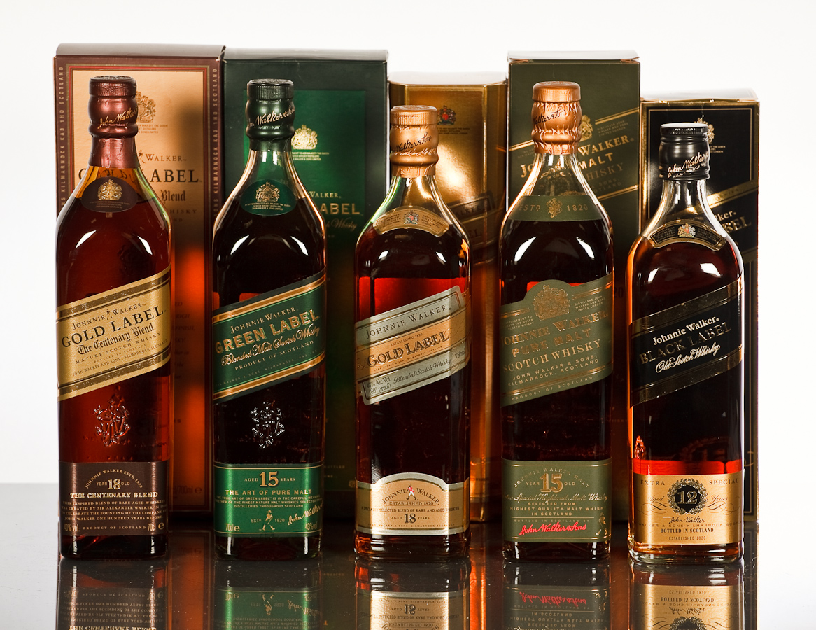 JOHNNIE WALKER GOLD LABEL CENTENARY BLEND 
Blended Scotch Whisky, aged 18 Years. 70cl, 40% volume,