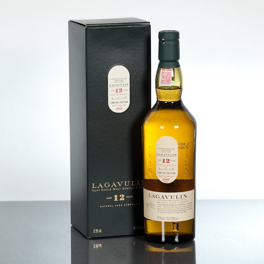 LAGAVULIN 12 YEAR OLD 
Natural cask strength single Islay malt Scotch whisky. Bottled 2009. 70cl,