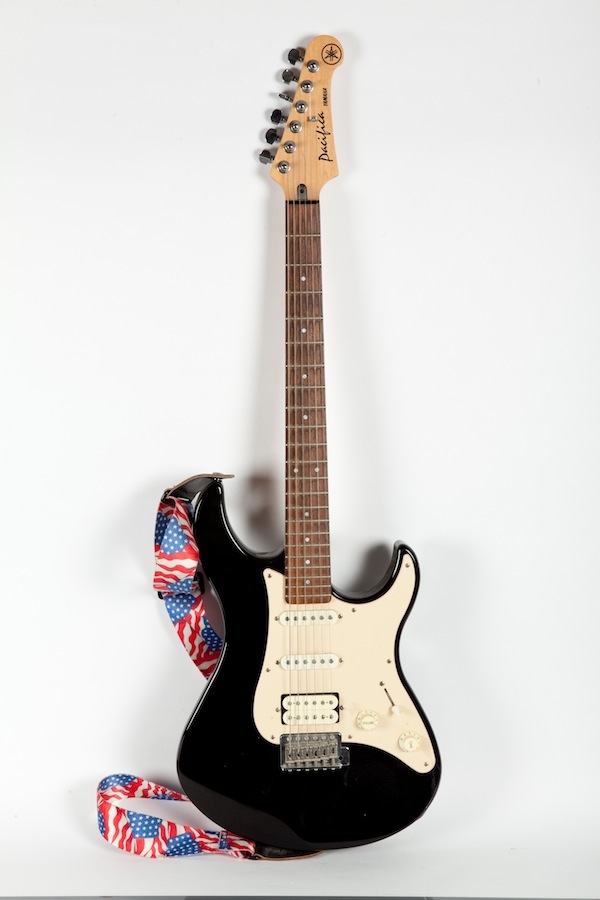 YAMAHA PACIFICA ELECTRIC GUITAR