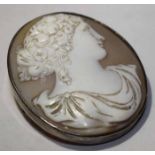 LARGE VICTORIAN CAMEO BROOCH