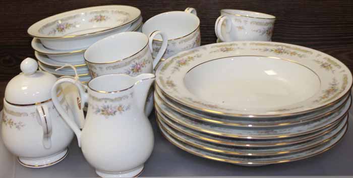 NORITAKE DINNER SET