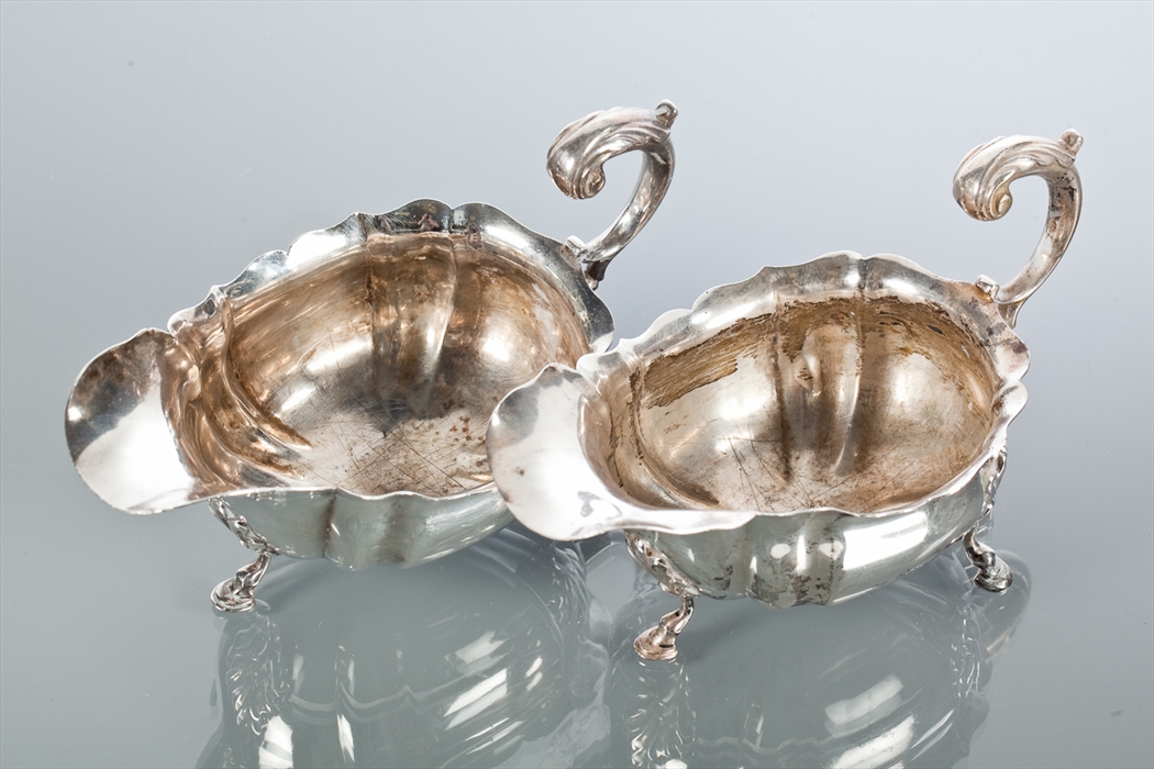PAIR OF GEORGE V SILVER SAUCE BOATS
