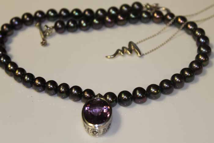 BLACK PEARL AND AMETHYST SILVER NECKLACE