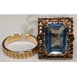 1970S NINE CARAT GOLD TOPAZ RING
set with a large emerald cut blue topaz;