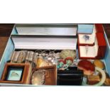 GROUP OF VARIOUS JEWELLERY
including a matching bracelet and pendant set, turquoise items,