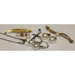 GROUP OF VARIOUS JEWELLERY
including two nine carat gold bar brooches, two pairs of pearl earrings,