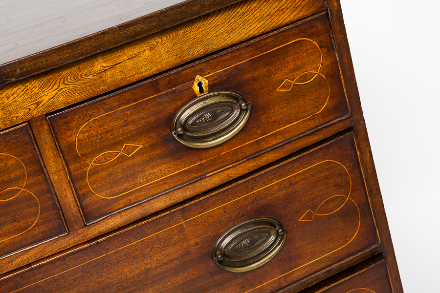 EARLY 19TH CENTURY BOW-FRONTED MAHOGANY CHEST OF DRAWERS
three short drawers over three long - Image 2 of 2