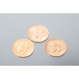 GROUP OF THREE GEORGE V GOLD SOVEREIGNS dated 1911,