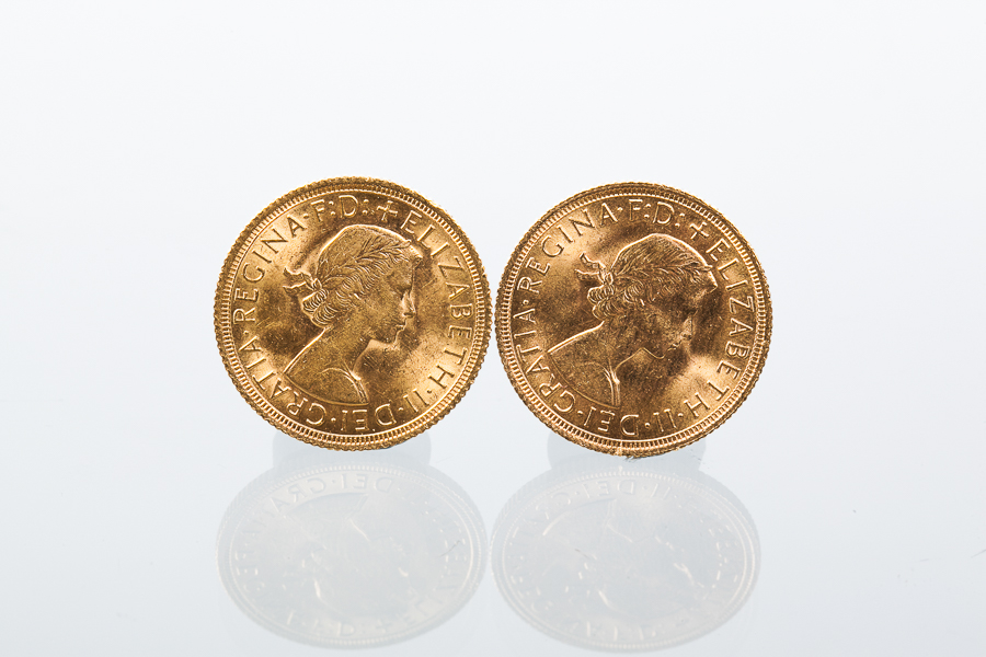 GROUP OF TWO ELIZABETH II YOUNG HEAD GOLD SOVEREIGNS dated 1963 and 1964