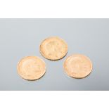 GROUP OF THREE EDWARD VII GOLD SOVEREIGNS dated 1904,