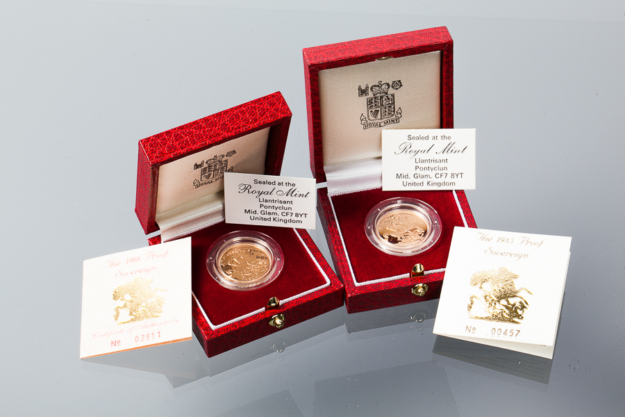 GROUP OF TWO BOXED ELIZABETH II  GOLD PROOF SOVEREIGNS dated 1985 and 1988; both with capsule,