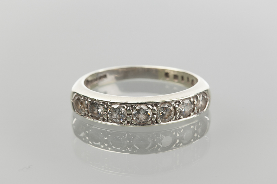 TIFFANY & CO. PLATINUM DIAMOND SOLITAIRE RING
the brilliant cut diamond 0.