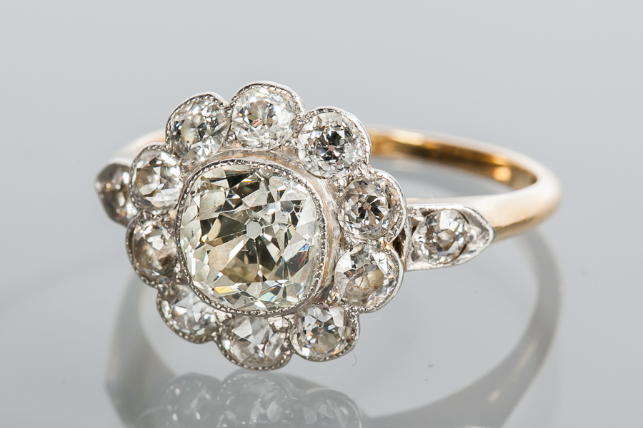 IMPRESSIVE EDWARDIAN DIAMOND CLUSTER RING
the central old cushion cut diamond of approximately 1.