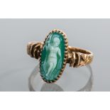 VICTORIAN FIFTEEN CARAT GOLD CAMEO RING
the oval cameo in green depicting the image of a classical