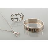 SILVER HARDSTONE SET JERSEY BANGLE
engraved with floral decorations,