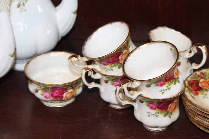 ROYAL ALBERT 'OLD COUNTRY ROSES'  COFFEE SERVICE
comprising six cups, coffee pot, water pot, sugar,