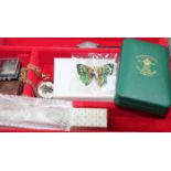 VINTAGE JEWELLERY BOX AND CONTENTS OF COSTUME JEWELLERY
including 9ct gold ring, Parker pen,