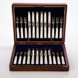 SILVER AND MOTHER OF PEARL HANDLED FRUIT CANTEEN
maker Allen & Darwin, Sheffield 1904,