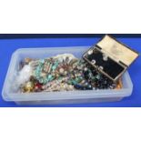 LOT OF VARIOUS VINTAGE AND MODERN COSTUME JEWELLERY
including an ambner necklace, mother of pearl,