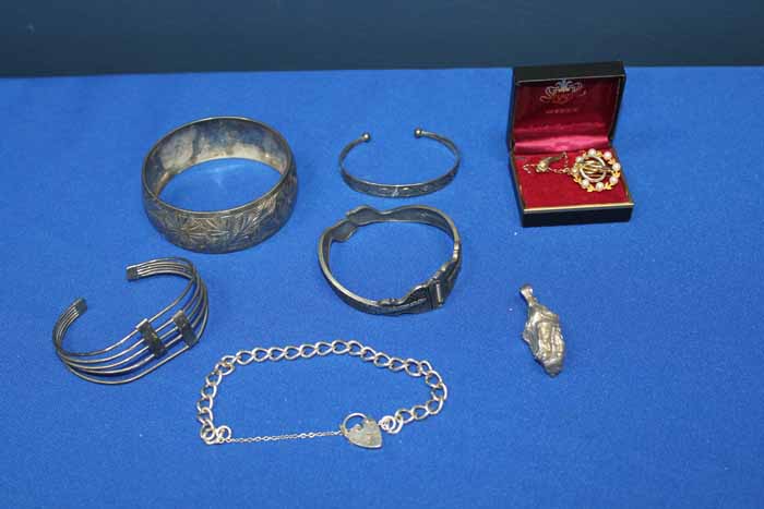 LOT OF VARIOUS SILVER AND OTHER JEWELLERY 
including a gold brooch and two gold pendants,