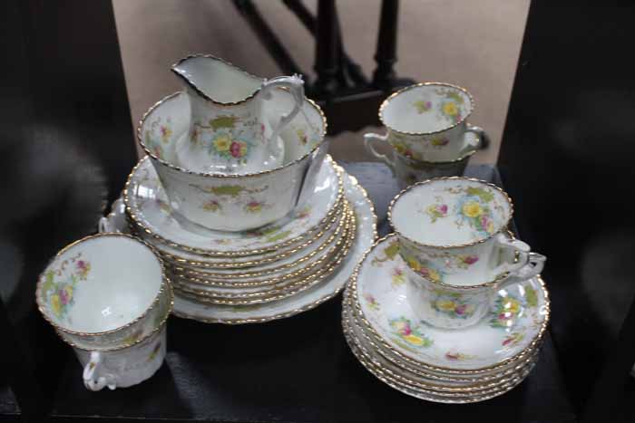 EDWARDIAN ROYAL ALBERT 'ALBERT' TEA SERVICE
comprising six cups, five saucers, sugar and cream,