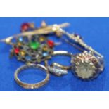 COLLECTION OF GOLD JEWELLERY
comprising of three gold rings and two gold brooches;