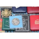 LOT OF VARIOUS COMMEMORATIVE AND COLLECTABLE COINS
including several cased examples