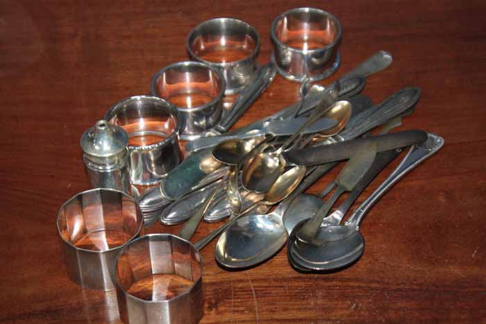 SELECTION OF SILVER ITEMS
including six napkin rings, a pepper shaker, various teaspoons,