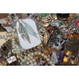 LOT OF MIXED COSTUME JEWELLERY