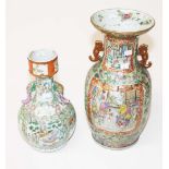 A 19TH CENTURY CANTONESE PORCELAIN VASE,