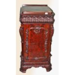 A CARVED MAHOGANY DINING ROOM PEDESTAL,