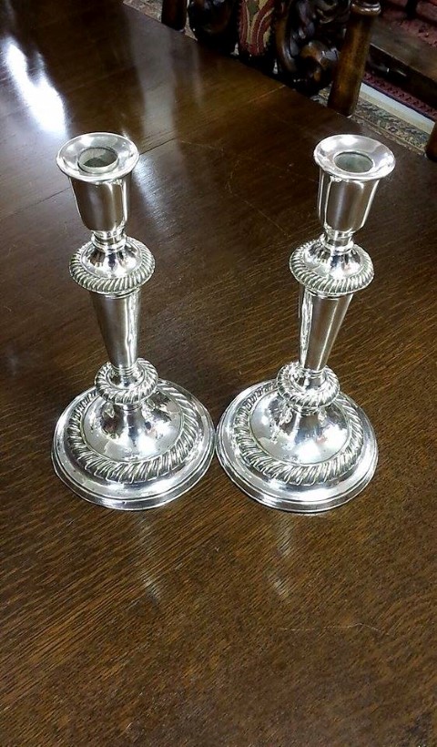 A PAIR OF SHEFFIELD PLATED TALL CANDLESTICKS, 11.5in (30cm).