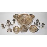 A SHEFFIELD SILVER PLATED TABLE CENTRE O