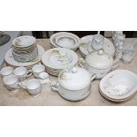 A FINE NORITAKE IRISH PORCELAIN TEA AND DINNER SERVICE,