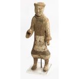 A WESTERN HAN DYNASTY PAINTED FUNERARY POTTERY MALE ATTENDANT,