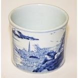 A LARGE CHINESE BLUE AND WHITE PORCELAIN BRUSH POT,