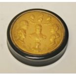 A VERY GOOD FRENCH RESTORATION COMMEMORATIVE TORTOISESHELL BONBONNIERE 
set with a relief gilt